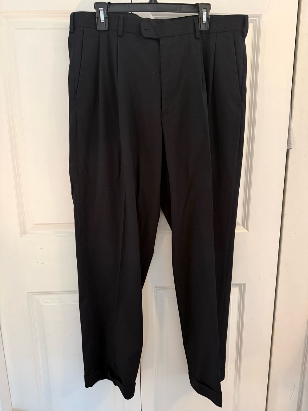 Axist Classic Men's Black Pleated Dress Pants